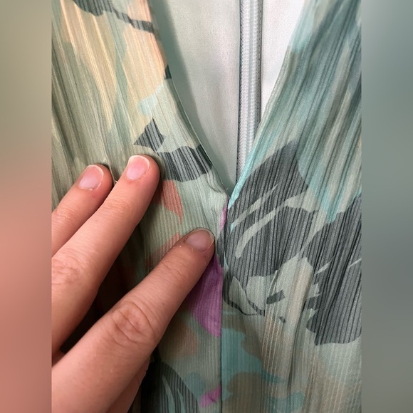 AlexMarie Tiered Simone Floral Long Sleeve Tie Waist VNeck Dress Women’s Size 6P - Picture 15 of 16